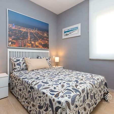 S12 - Beach Front Apartment --Free Wifi- ซาลอว์ ภายนอก รูปภาพ