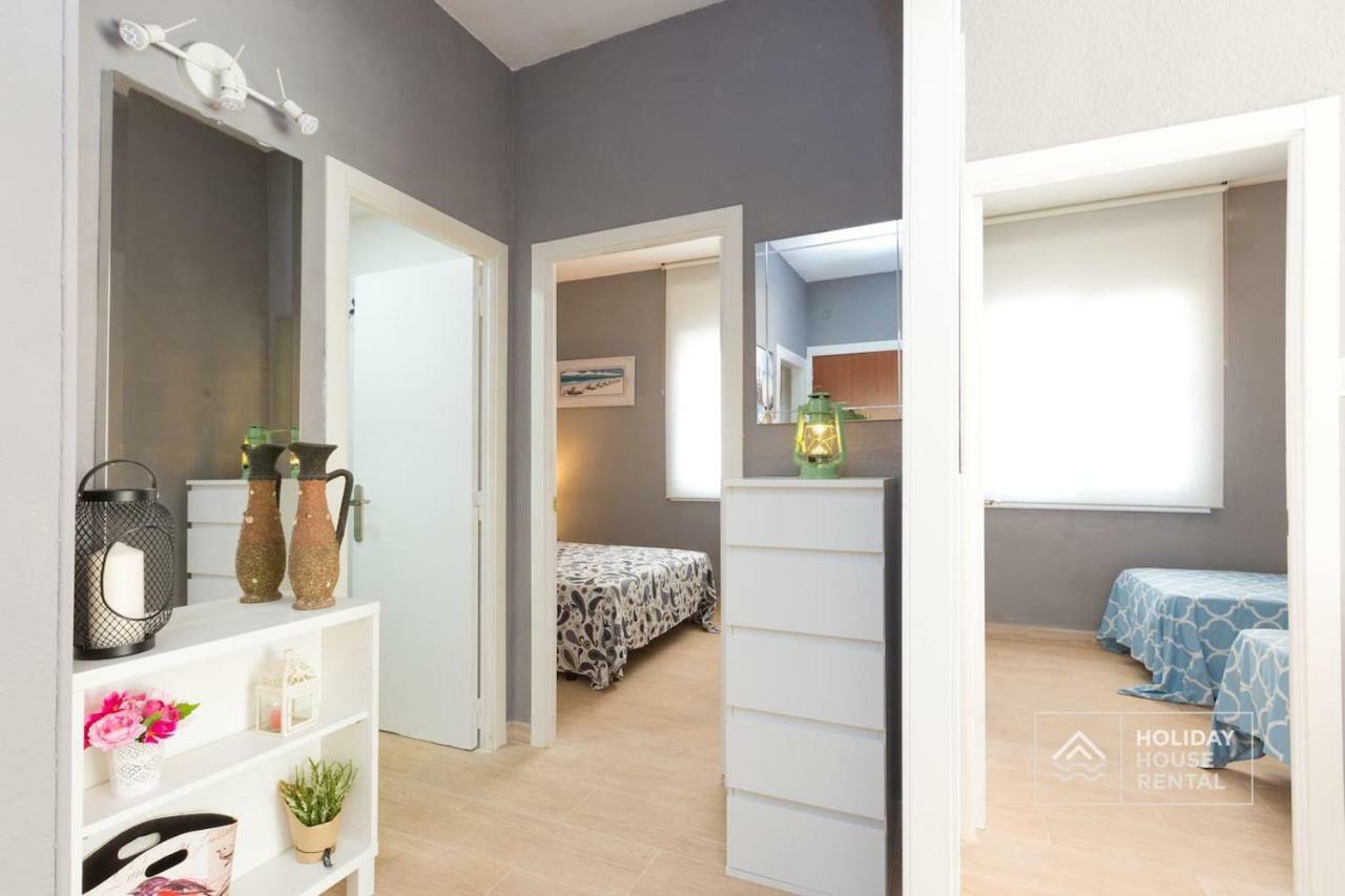 S12 - Beach Front Apartment --Free Wifi- ซาลอว์ ภายนอก รูปภาพ