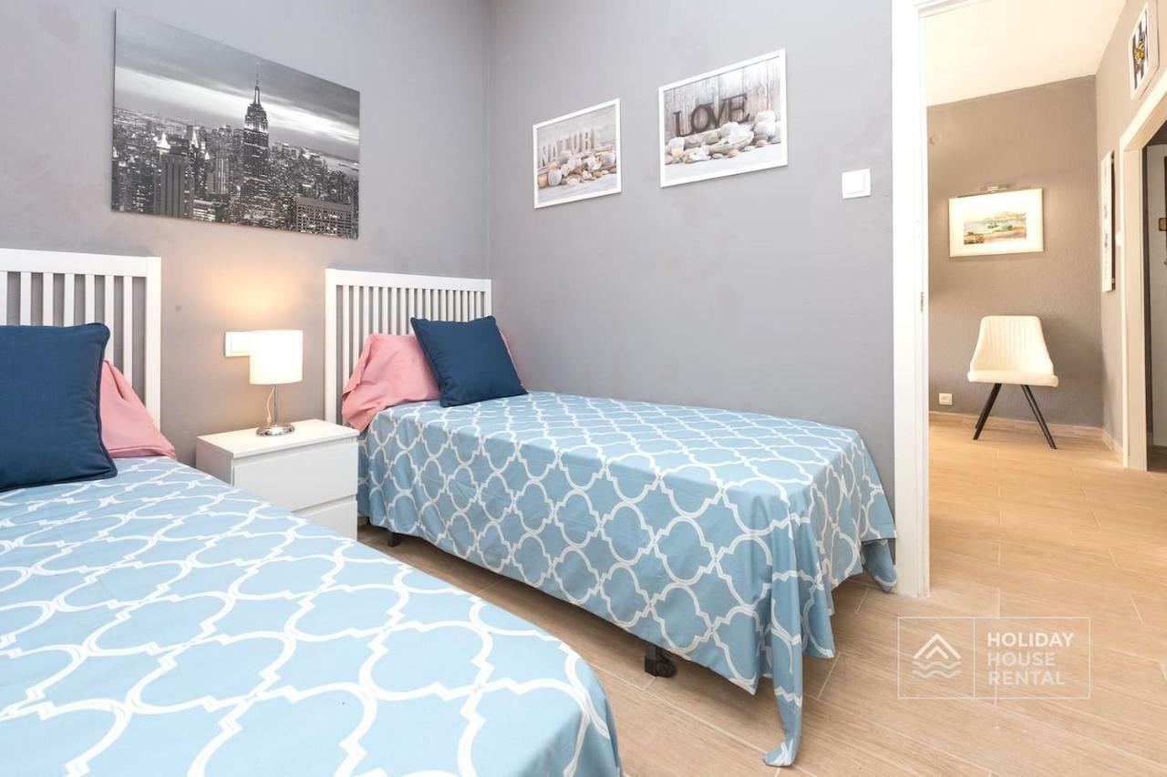 S12 - Beach Front Apartment --Free Wifi- ซาลอว์ ภายนอก รูปภาพ