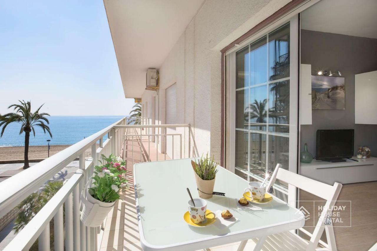 S12 - Beach Front Apartment --Free Wifi- ซาลอว์ ภายนอก รูปภาพ