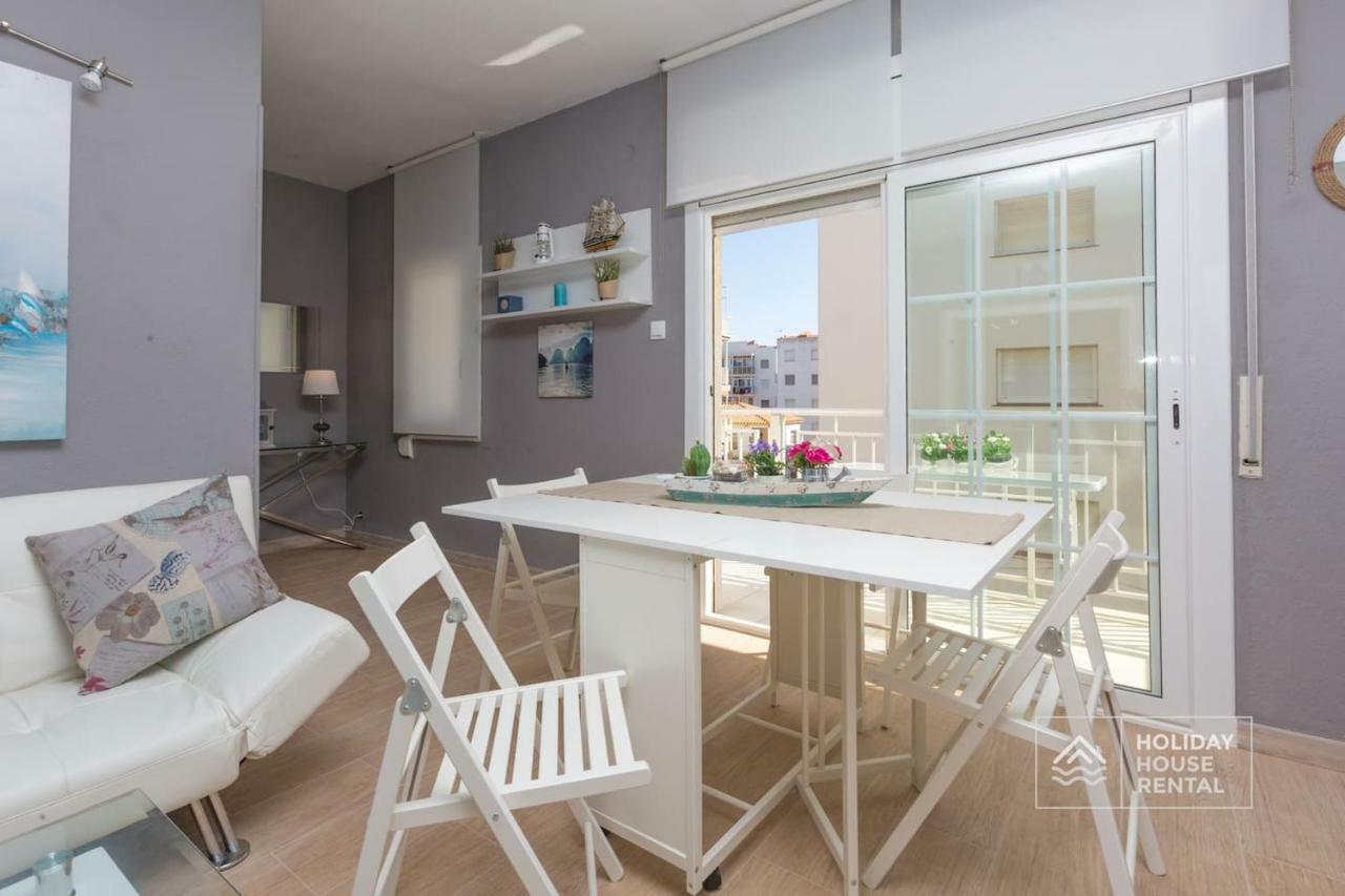 S12 - Beach Front Apartment --Free Wifi- ซาลอว์ ภายนอก รูปภาพ