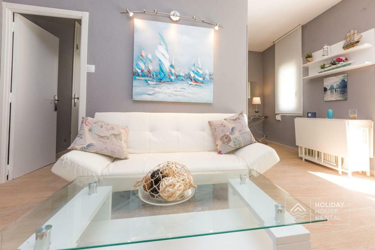 S12 - Beach Front Apartment --Free Wifi- ซาลอว์ ภายนอก รูปภาพ
