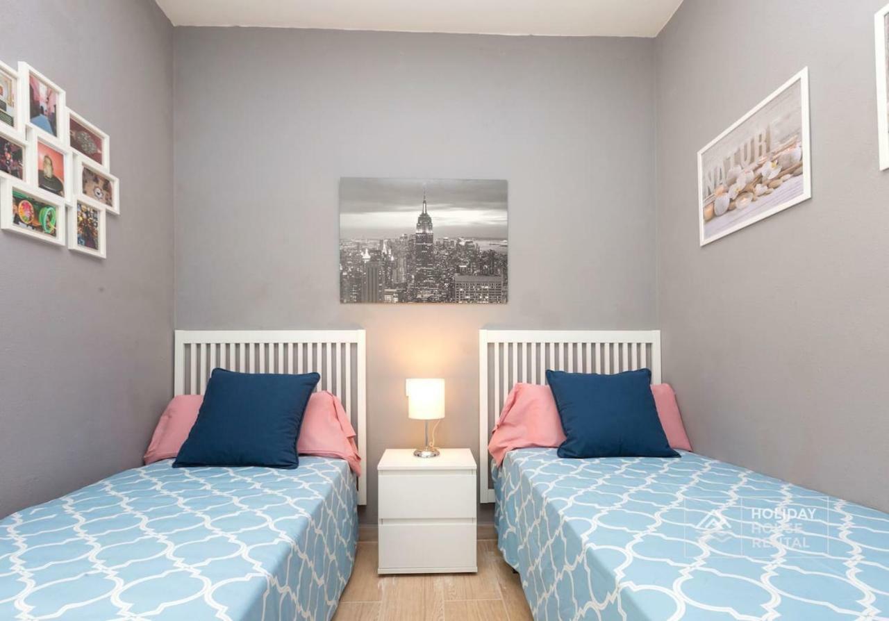 S12 - Beach Front Apartment --Free Wifi- ซาลอว์ ภายนอก รูปภาพ